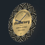 Relógio Grande 50º Aniversário Dourado e Ouros<br><div class="desc">Elegante Feliz 50º aniversário de casamento,  ouro e diamantes com texto personalizável preto. Mandala floral de prata e ouro sobre fundo preto.</div>