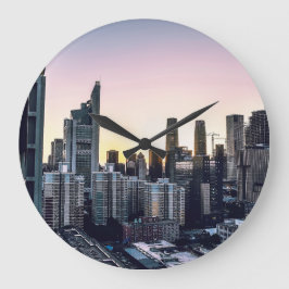 RELÓGIO GRANDE A CIDADE EM CRESCIMENTO