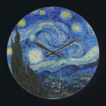 Relógio Grande A Noite Estrelada, 1889, por Vincent van Gogh<br><div class="desc">A Noite Estrelada,  1889,  por Vincent van Gogh. Ele mostra a visão da janela voltada para leste da sua sala de asilo em Santo-Rémy-de-Provence,  logo antes do nascer do sol,  com a adição de uma vila imaginária.</div>