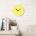 Relógio Grande Amarelo-Manteiga<br><div class="desc">Conhecidos pelo tom quente,  os tons de borboleta de amarelo adicionam alegria instantânea e um senso de conforto a qualquer espaço,  enquanto complementam facilmente outras matizes. Um neutro convidativo que fica entre amarelo pálido e branco cremoso,  pode ser usado tanto em designs tradicionais quanto modernos.</div>
