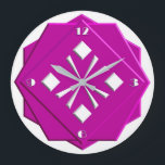 Relógio Grande Art Deco magenta - padrão geométrico<br><div class="desc">Art Deco,  estilizado,  branco sobre o padrão geométrico magenta em formas empilhadas,  de aspecto 3-d com bordas facetadas - arte digital</div>