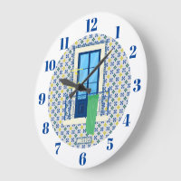 Azulejos portugueses e varanda de janela com aves