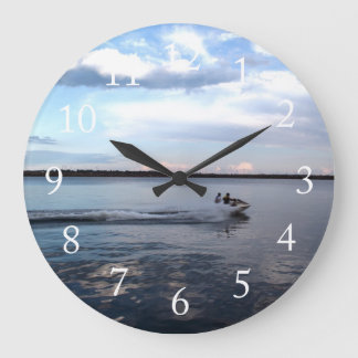 Relógio Grande Barco no lago Kingston, Ontário.