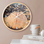 Relógio Grande Bold Seashell sobre a Foto de California Sandy Bea<br><div class="desc">A luz do final da tarde faz esta concha numa praia do sul da Califórnia parecer luminosa. Relaxe e viagem de volta aos dias de praia de férias sempre que você verifica o tempo neste maravilhoso relógio da parede da fotografia. Sua escolha de um relógio quadrado ou redondo. Faz um...</div>