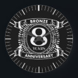 Relógio Grande Bronze de aniversário de casamento<br><div class="desc">Seu oitavo aniversário de casamento tem o tradicional presente de bronze. Este design de estilo crest é um design romântico para casais que celebram 8 anos de casamento. Se você quiser alguma ajuda para personalizar este design, por favor, entre em contato comigo, eles podem pedir a este botão do designer,...</div>