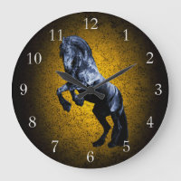 Cavalo Frísia, garanhão preto, granito de ouro de