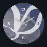 Relógio Grande Cinza Azul e Artística Branca - Cor d'água Grande<br><div class="desc">O relógio artístico moderno apresenta um design artístico exclusivo em uma cinza azul e uma paleta de cores brancas. Essa composição de abstrato é construída sobre combinações de formas orgânicas e linhas, que são sobrepostas e entrelaçadas para formar um intrincado desenho abstrato. Números apresentados em azul e branco. Um relógio...</div>