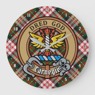 Relógio Grande Clan Carnegie Crest sobre o Vestido Tartan