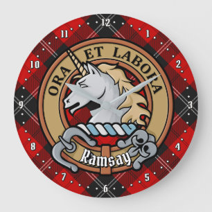 Relógio Grande Clan Ramsay Crest sobre o Red Tartan