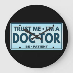 RELÓGIO GRANDE CONFIE EM MIM PARA UM MÉDICO