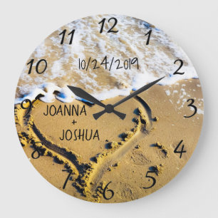 Relógio Grande Coração na praia de areia — Vista do Oceano Tropic