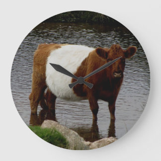 Relógio Grande Dartmoor cercou o rio ereto da vaca de Galloway