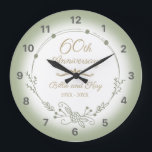 Relógio Grande Elegante do 60º Aniversário de Casamento<br><div class="desc">Uma bela e minimalista design de aniversário de casamento com terra verde floral. Pode ser personalizado acrescentando o nome do marido e da esposa e os anos em que foram casados.</div>