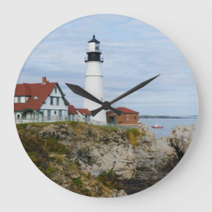 Relógio Grande Farol de Portland Headlight em costa rochosa