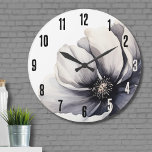 Relógio Grande Floral Branco preto-legante<br><div class="desc">Design de casamento simples e giro, preto e branco. Um olhar clássico, mas caprichoso, com flores pretas, cinzas e creme coloridas, com fontes pretas e cartazes modernos. Edite todo o texto para suas próprias informações. Você pode até mudar a cor de fundo para qualquer coisa que quiser! Também tenho outros...</div>