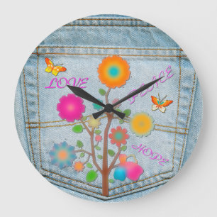 Relógio Grande Flores no Bolso Traseiro de Jeans Paz Amor Esperan