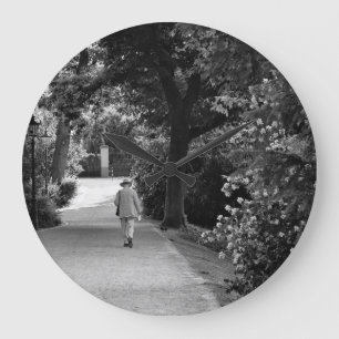 Relógio Grande Foto preto e branco do ancião no parque