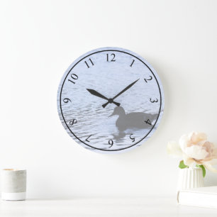 Relógio Grande Fotografia solitária das ondinhas da água do lago