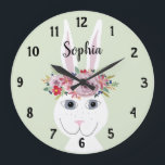 Relógio Grande Girls Whimsical Floral Watercolor Rabbit e Nome<br><div class="desc">Este relógio de criança brilhante e moderno apresenta um belo coelho pintado à mão com uma coroa floral, e um fundo personalizável. Este design floral de aquarela também apresenta um lugar para você adicionar o nome de sua garota. Perfeito para o quarto de qualquer criança ou o berçário do bebê!...</div>