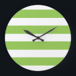 Relógio Grande Grande pulso de disparo de parede do verde limão<br><div class="desc">Uma ilustração gráfica em listras verde-maçã contra um excelente branco do fundo em pulsos de disparo de parede</div>