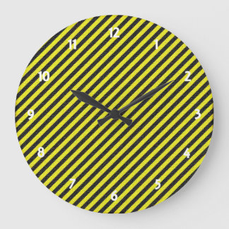 Relógio Grande Grelhas Diagonais Finas Pretas e Amarelas