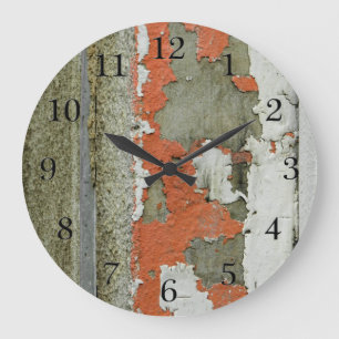 Relógio Grande Grunge que descasca a pintura alaranjada no muro