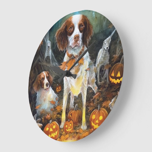 Relógio Grande Halloween Brittany Spaniel Com Pumpkins Assustado (Ângulo)
