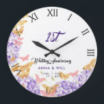 Relógio Grande Hydrangea Butterfly Boho Chic Casamento Aniversári<br><div class="desc">Um relógio de festas, moderno, elegante, personalizado, de aniversário de casamento, que inclui uma coroa de borboletas cor-de-rosa e douradas (isto é um efeito digital, não uma folha real), hífenes roxas, tipografia moderna e as palavras "Aniversário de Casamento" em caligrafia elegante, assim como números romanos para a face do relógio....</div>