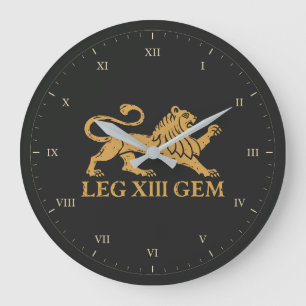 Relógio Grande Legio XIII Gemina Leão Ocre e Numerais Romanos