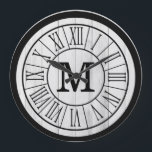 Relógio Grande Madeira de Monograma da Família Moderna de Fábrica<br><div class="desc">Modern Rustic Farmhouse Monogramas Wood Clock - Você pode personalizar facilmente seu relógio com seu relógio inicial.Faz um presente de excelente!</div>
