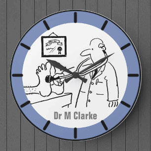 Relógio Grande Médico com Stetoscope Verificando Pés