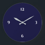 Relógio Grande Minimalista Azul e Branco<br><div class="desc">O relógio artístico moderno apresenta um design minimalista em uma paleta de cores azul e branca. Um simples design simples com números brancos sobre um fundo azul marinho. Uma adição moderna à sua cozinha, sala de estar ou muro de escritório, um presente moderno e pensado de escritório ou um presente...</div>