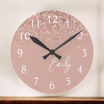 Relógio Grande Monograma Brilhante cor-de-rosa-pincel Dourada cin<br><div class="desc">Glitter Brilhante Brilhante Cor-de-rosa brilhante com Rosa brilhante Relógio de Nomes de Monograma de Script Bruto. Isto faz o doce e perfeito aniversário de 16 anos,  casamento,  chá de panela,  aniversário,  chá de fraldas ou festa de solteira presente para alguém que ama luxo de luxo e estilos quíticos.</div>