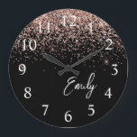 Relógio Grande Monograma Brilhante preto-Rosa Dourado, cor-de-ros<br><div class="desc">Glitter Brilhante preto e Rosa Dourado Blush Brilhante Brilhante Brilhante Manuscrito Relógio de Nome do Monograma. Isto faz o doce e perfeito aniversário de 16 anos,  casamento,  chá de panela,  aniversário,  chá de fraldas ou festa de solteira presente para alguém que ama luxo de luxo e estilos quíticos.</div>