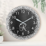 Relógio Grande Monograma do Sparkle Preto com Glitter de Prata Pe<br><div class="desc">Personalize facilmente esta moda design de relógio elegante com brilho bonito prateado em um fundo metálico escovado preto.</div>