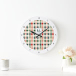 Relógio Grande Monograma Suave Evergreen Gingham<br><div class="desc">Elevem a decoração da sua casa com um toque de charme de eterno usando o Relógio Grande do Monograma Soft Evergreen Gingham. Apresentando um padrão clássico de gingham em tons suaves de verde, vermelho e creme, este relógio de na moda equilibra perfeitamente a elegância rústica com o talento moderno. O...</div>