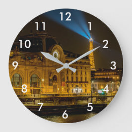 Relógio Grande Musée d'Orsay em Paris à noite