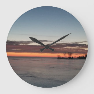 Relógio Grande Nascer do Sol no Gelo de Inverno no Lago Winnebago