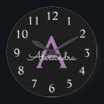 Relógio Grande Nome do Monograma Girly de Script Preto Roxo<br><div class="desc">Relógio de Nome do Monograma Simples de Script Roxo e Preto. Isto faz o doce e perfeito aniversário de 16 anos,  casamento,  chá de panela,  aniversário,  chá de fraldas ou festa de solteira presente para alguém que ama luxo de luxo e estilos quíticos.</div>