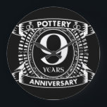 Relógio Grande Nove anos Aniversário de casamento da Potássio<br><div class="desc">Nove anos,  design de aniversário de cerâmica negra e branca. Se você quiser alguma ajuda para personalizar este design,  por favor,  entre em contato comigo,  eles podem pedir a este botão do designer,  logo abaixo deste texto.</div>