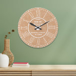 Relógio Grande Números romanos do primeiro aniversário de papel m<br><div class="desc">O presente tradicional de primeiro ano é papel e a ideia moderna de presente é relógio. Combinar o relógio de parede com o fundo de textura de papel faz um presente único para o aniversário de 1rua de casamento.</div>