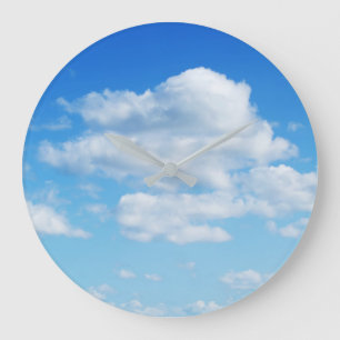 Relógio Grande Nuvens Macias e Céu Azul
