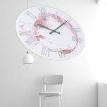Relógio Grande O rosa branco cor-de-rosa cora números romanos<br><div class="desc">Mínimo e decorativo originais 
Corresponde à tendência real da forma na decoração home.
Você pode mudar a forma e a cor da mão.
design do florenceK</div>