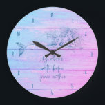 Relógio Grande Ómbre de Afirmação da Sereia<br><div class="desc">Mermaid afirmation colorida mbre design wall clock que diz: Sky acima,  terra abaixo,  paz interior.</div>