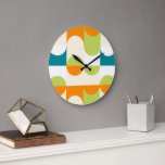 Relógio Grande Padrão de Arte Retro Laranja Azul Turquesa Verde L<br><div class="desc">Lindo padrão contemporâneo de meio círculos e quadrados geométricos ondulados nas cores laranja, creme marfim, branco, verde lima e azul verde turquesa. Design de minimalismo elegante, sofisticado e eclético para o designer de interiores artístico, o decorador de decoração artística, o popular seguidor de tendências modernas, estilo de arte retrô vintage...</div>