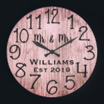 Relógio Grande Personalizado Rústico em Madeira Cinza<br><div class="desc">Lindo, único, design personalizado de uma só peça apresenta nomes personalizados "his" e "her" em preto em uma fonte cursiva com design sobreposto e o sobrenome e o ano de estabelecimento em uma fonte cursiva em negrito com um fundo de madeira cinza. Personalize este relógio adicionando suas informações pessoais. Faz...</div>