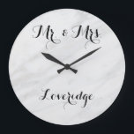 Relógio Grande Personalizado Sr. Marble de Cinza da Cinza Branca<br><div class="desc">Branca personalizada e cinza marble Sr e Sra. Grande relógio. Este relógio de na moda apresenta um elegante escrevendo preto. Você pode personalizá-lo com seu sobrenome e até alterar a cor do texto e o estilo da fonte usando a opção personalizar. Perfeito para um presente de casamento, noivado ou aniversário!...</div>