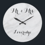 Relógio Grande Personalizado Sr. Marble de Cinza da Cinza Branca<br><div class="desc">Branca personalizada e cinza marble Sr e Sra. Grande relógio. Este relógio de na moda apresenta um elegante escrevendo preto. Você pode personalizá-lo com seu sobrenome e até alterar a cor do texto e o estilo da fonte usando a opção personalizar. Perfeito para um presente de casamento, noivado ou aniversário!...</div>