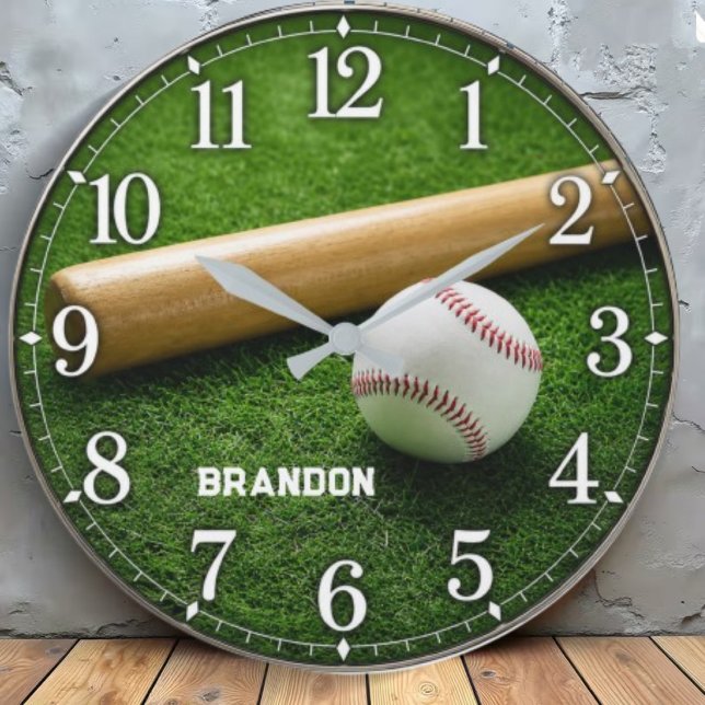 Relógio Grande Personalized Baseball Bat and Ball on Green Field (Criador carregado)