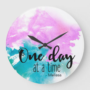 Relógio Grande Personalized 'One day at a time' saying with name